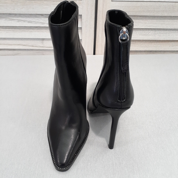 NWOT BOX Kimi Black Studded Leather Booties by Steve Madden 5M - Picture 3 of 8